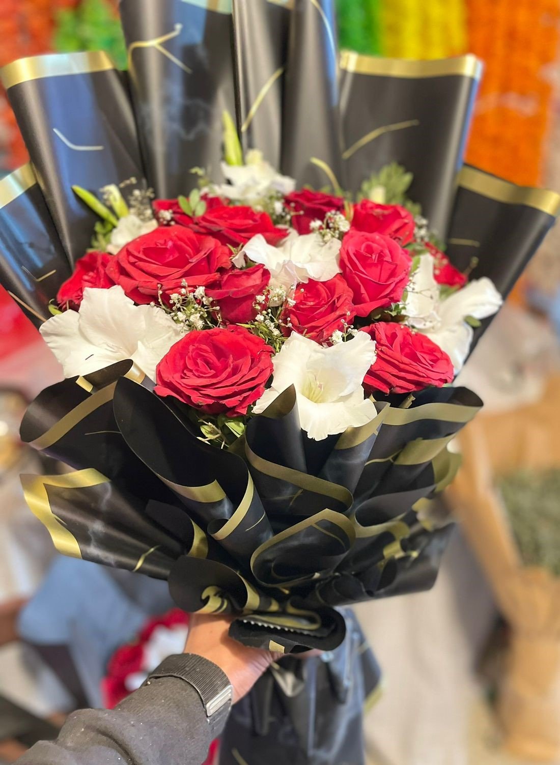 fresh-red-roses-white-gladiolus-flower-arrangement