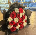 red-white-roses-bouquet-for-delivery
