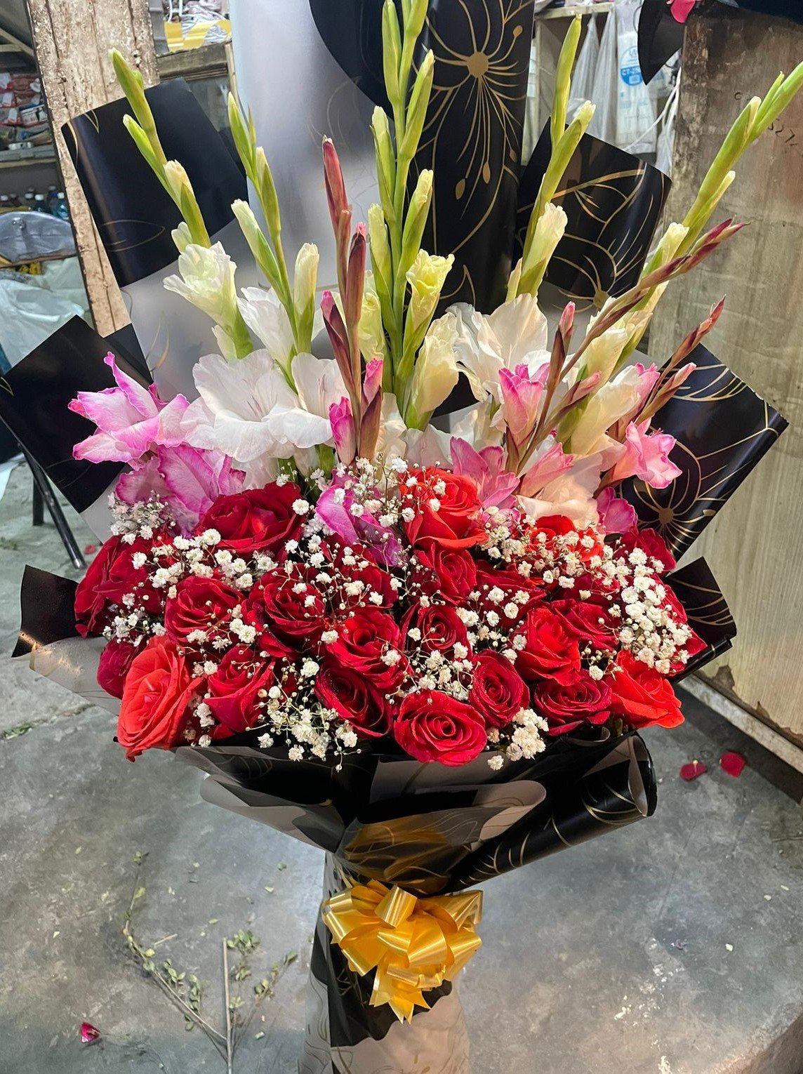luxury-red-roses-gladiolus-bouquet-gift