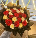 red-white-roses-bouquet-for-delivery