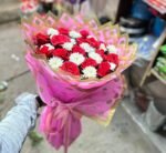 red-roses-bouquet-with-white-flowers-for-delivery