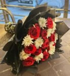 red-white-roses-bouquet-for-delivery