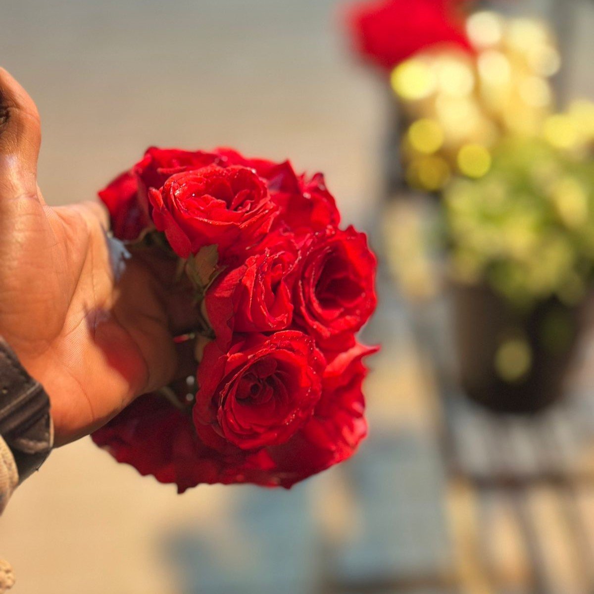 fresh-red-rose-gajra-order-faisalabad-flowers-studio