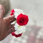 buy-fresh-red-rose-craze-flower-gajra-online-faisalabad