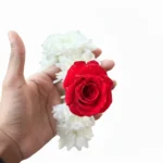 red-rose-white-chrysanthemum-gajra-fresh-flower-order-faisalabad