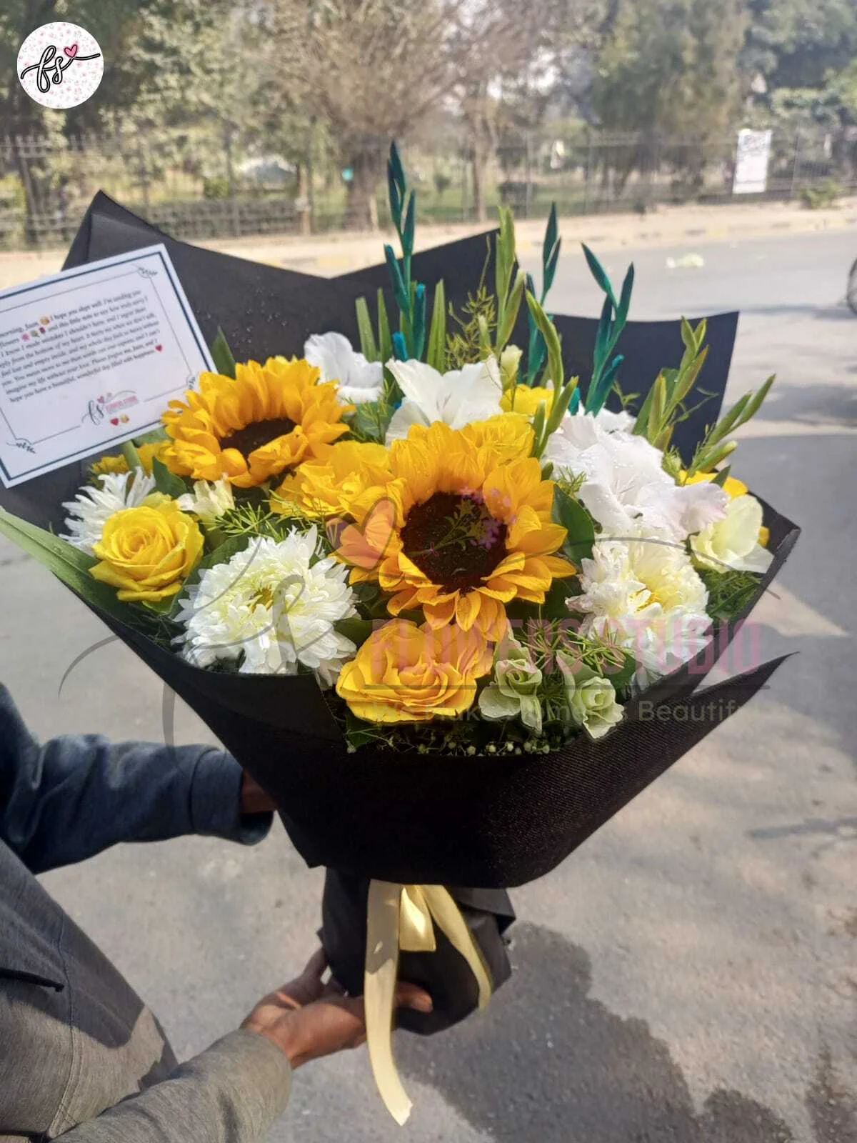 Imported-sunflower-bouquet-faisalabad Sunny Delight Sunflower Bouquet Faisalabad – Fresh & Cheerful Flowers