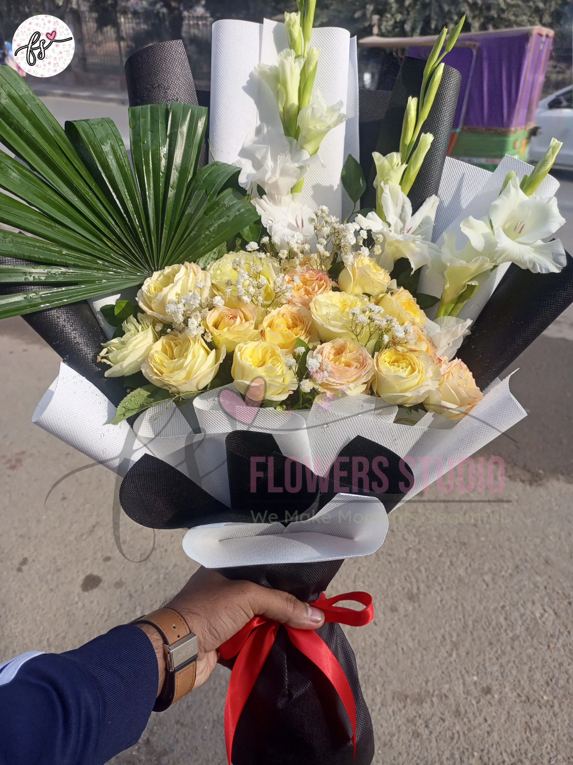 beautiful-fresh-yellow-flowers-bouquet-faisalabad Fresh White Flower Bouquet Gladiolus Black White Wrap Faisalabad – Elegant Flowers