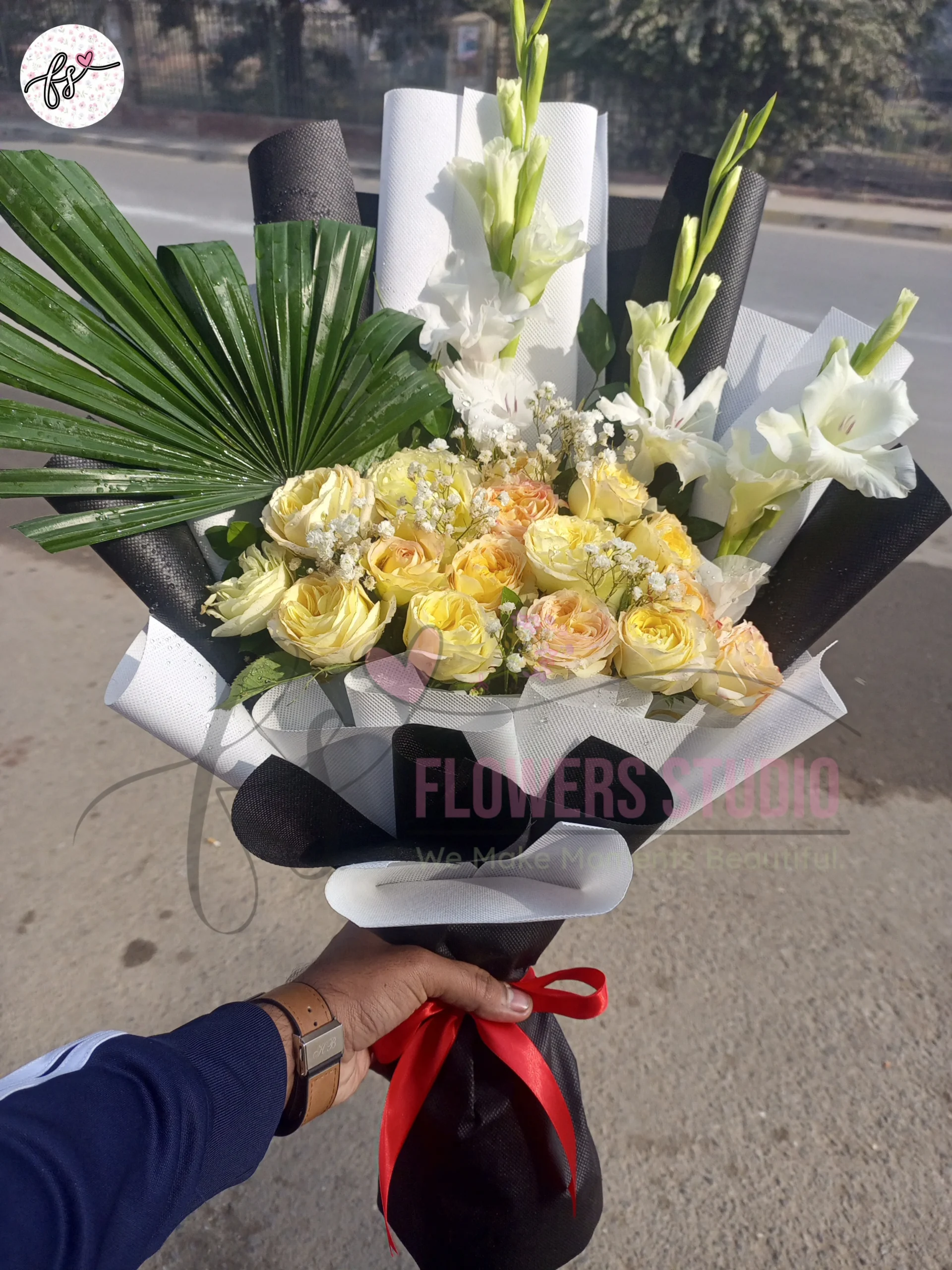 premium-white-gladiolus-bouquet-black-and-white-wrapping Fresh White Flower Bouquet Gladiolus Black White Wrap Faisalabad – Elegant Flowers