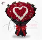 Crimson Heart Circle Roses Bouquet White Craze Wrap Faisalabad – Romantic Roses