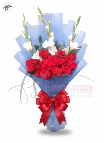 Romantic Red & White Roses Bouquet Faisalabad – Elegant Mixed Flowers
