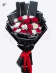 anniversary-gift-red-roses-white-craze-bouquet-black-wrap