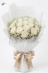 elegant-white-flower-bouquet-roses-with-statice-soft-style