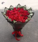 premium-red-rose-bouquet-white-craze-black-wrapping