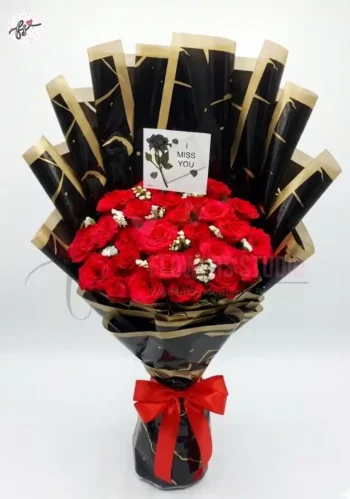 Red Roses & Statice Bouquet – Elegant Black & Gold Wrapped
