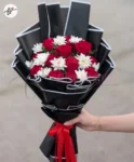 anniversary-gift-red-roses-white-craze-bouquet-black-wrap